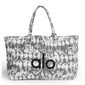 Alo Yoga Iconic Shopper Tote